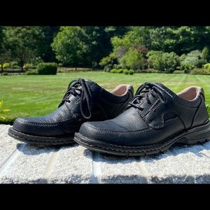 Clarks Black Leather Apron Toe Oxfords